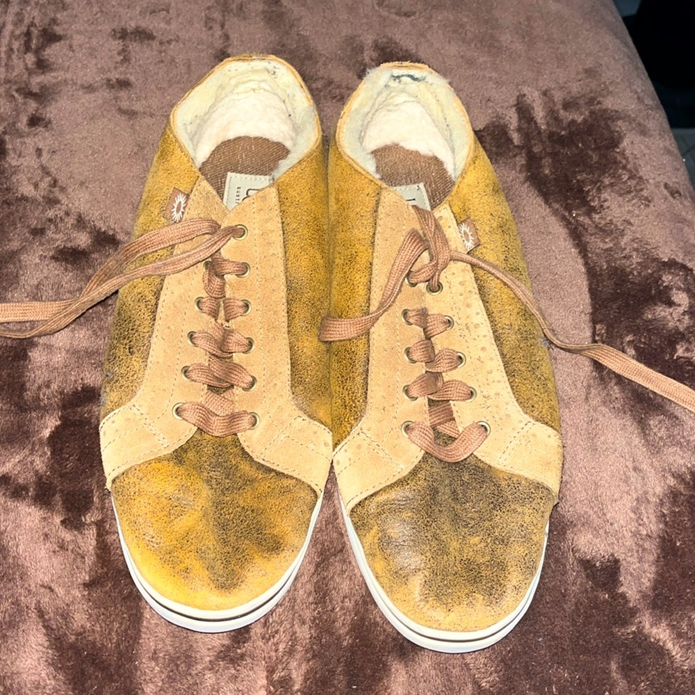 Pre loved size 12 men’s UGG, tan shoes